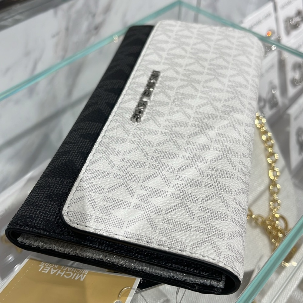 Michael Kors Jet Set Large Logo Trifold Wallet
Optic White Multi 
NWT - Picture 7 of 16